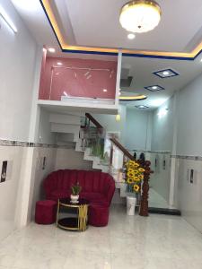 Phòng khách nhà phố Quận Bình Tân Nhà phố Q.Bình Tân diện tích sử dụng 76m2, sổ hồng và pháp lí đầy đủ.