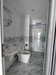 Nhà vệ sinh Conic Riverside, Quận 8 Căn hộ Conic Riverside tầng trung, view nội khu yên tĩnh.