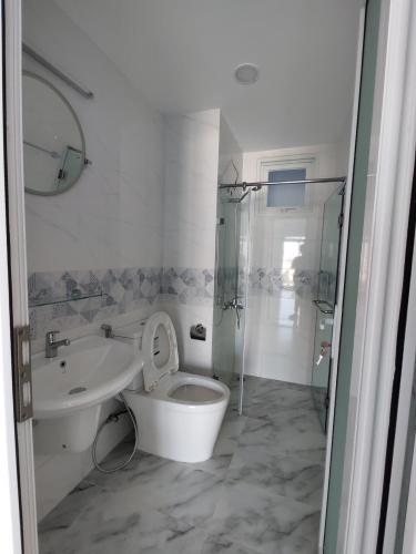 Nhà vệ sinh Conic Riverside, Quận 8 Căn hộ Conic Riverside tầng trung, view nội khu yên tĩnh.