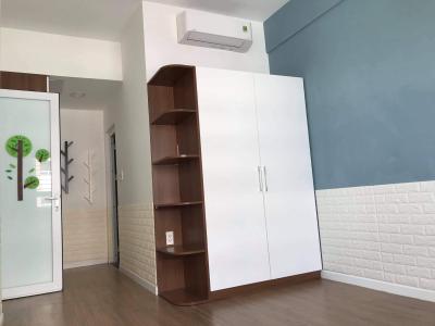 Bên trong căn hộ Topaz City Căn hộ Topaz City tầng trung, hướng nội khu yên tĩnh.