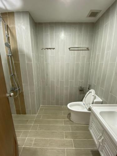 Toilet officetel The Sun Avenue Cho thuê officetel The Sun Avenue, diện tích 44.1m2 - 1 phòng ngủ, đầy đủ nội thất văn phòng