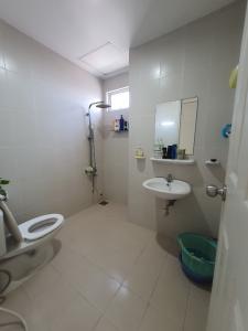 Phòng tắm căn hộ Investco Babylon Tân Phú Căn hộ Investco Babylon bàn giao đầy đủ nội thất, view thành phố.