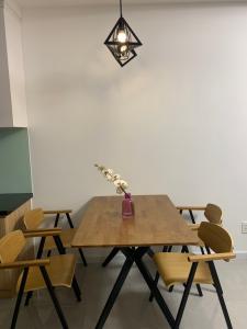 Nội thất căn hộ Sunrise Cityview , Quận 7 Căn hộ Sunrise City View tầng 25 view thành phố thoáng mát, đầy đủ nội thất.