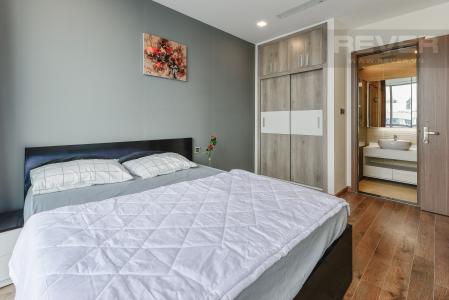 Phòng ngủ 1 Căn hộ Vinhomes Central Park 2 phòng ngủ tầng cao P6 view Quận 1