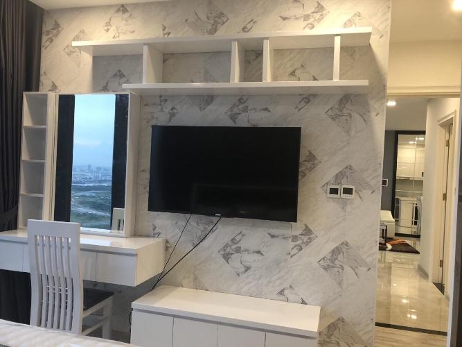 Phòng khách căn hộ VINHOMES GOLDEN RIVER Bán căn hộ Vinhomes Golden River 2PN, diện tích 78m2, đầy đủ nội thất, view sông Sài Gòn và Bitexco