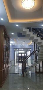 Phòng khách nhà phố Tân Bình Nhà phố mặt tiền hướng Tây Bắc gần trạm Metro tuyến số 2.