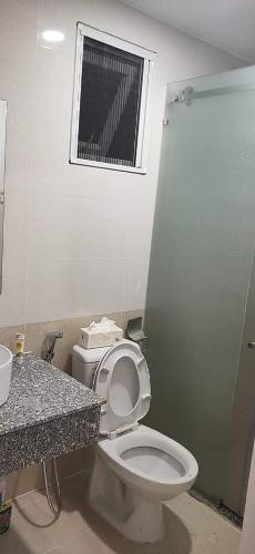 Nhà vệ sinh Diamond Riverside, Quận 8 Căn hộ Diamond Riverside tầng trung, view thành phố sầm uất.