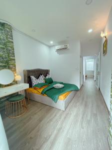 Bên trong nhà phố Huỳnh Văn Nghệ, Tân Bình Nhà phố hướng Tây Nam, hẻm xe hơi 4m, diện tích 45m2.