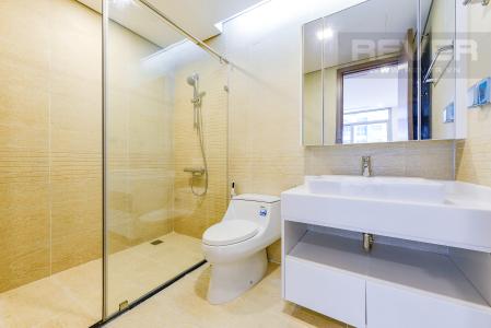 Phòng tắm 1 Căn hộ Vinhomes Central Park 2 phòng ngủ tầng thấp P3 view hồ bơi