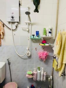 Nhà tắm Bán nhà Quận 3 diện tích 36m2 kết cấu 1 trệt gồm 3 phòng ngủ và 1 Toilet. Nhà bán hướng Tây Bắc, có thương lượng