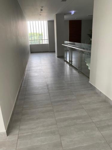 tổng quát Phú Mỹ Hưng Midtown Shop-house Phú Mỹ Hưng Midtown nhà thô, ban công hướng Đông Bắc.