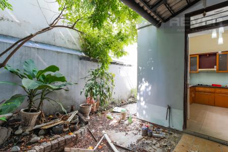 Vườn sau nhà Biệt thự 4 phòng ngủ đường Lý Phục Man Quận 7