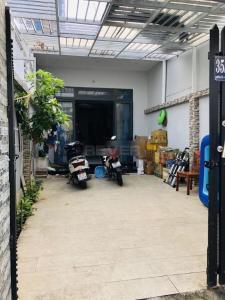 Sân trước nhà phố Thủ Đức Nhà phố quận Thủ Đức 80m2, đầy đủ nội thất, hẻm xe hơi.
