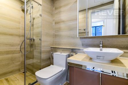Phòng Tắm 1 Căn hộ Vinhomes Golden River 2 phòng ngủ tầng cao A3 hướng Đông Bắc