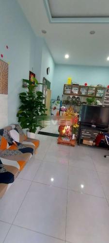 Phòng khách nhà phố đường Đỗ Xuân Hợp Nhà phố hẻm Đỗ Xuân Hợp 42.3m2, nội thất đầy đủ, hướng Tây.