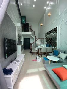 Phòng khách căn hộ Feliz en Vista Căn hộ Feliz En Vista nội thất cao cấp đầy đủ, tầng cao view thành phố