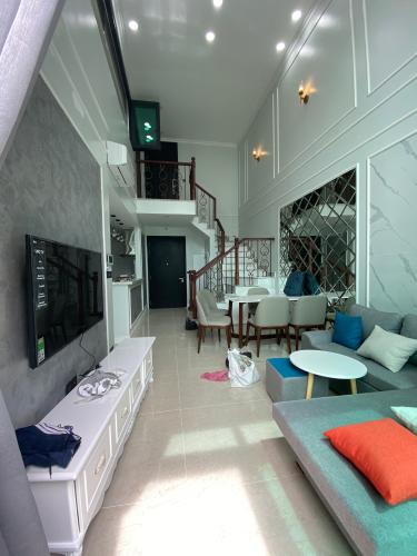 Phòng khách căn hộ Feliz en Vista Căn hộ Feliz En Vista nội thất cao cấp đầy đủ, tầng cao view thành phố