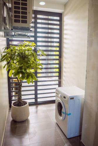 Lô gia Eco Green Saigon Căn hộ tầng cao Eco Green Saigon 3 phòng ngủ.