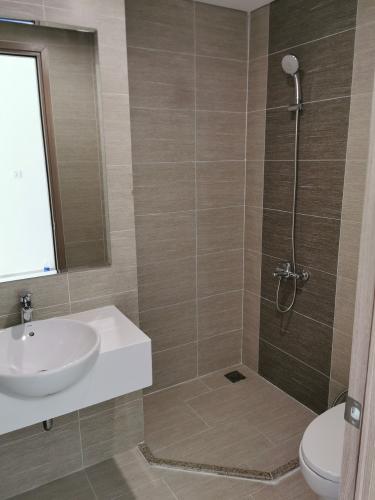 Phòng tắm căn hộ Vinhomes Grand Park Căn hộ Vinhomes Grand Park đầy đủ nội thất, view nội khu thoáng mát.