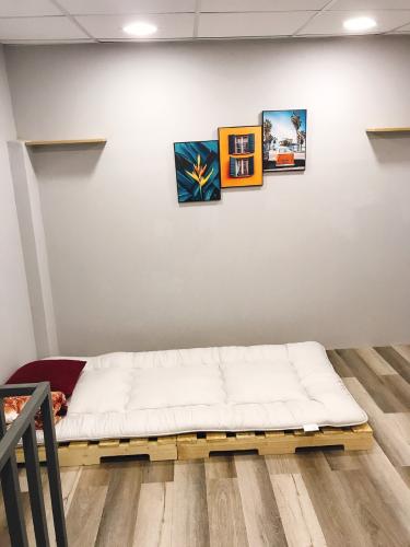 Phòng ngủ nhà phố Quận 7 Nhà phố diện tích sử dụng 30.8m2, có sổ hồng và pháp lý rõ ràng.