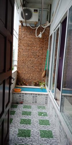 Căn hộ chung cư Quân Đội Căn hộ tầng thấp chung cư Quân Đội 3 phòng ngủ, nội thất cơ bản.