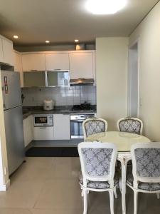 Phòng bếp The Manor Quận Bình Thạnh Căn hộ The Manor tầng cao, nội thất sang trọng, view thành phố.