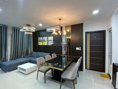 Phòng khách căn hộ Xi Court Count Căn hộ Xi Grand Court đầy đủ nội thất, cửa chính hướng Đông Nam.