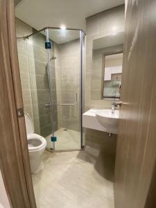Toilet Vinhomes Grand Park Quận 9 Căn hộ tầng thấp Vinhomes Grand Park đón gió hướng Tây Nam.