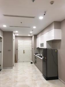 Phòng ăn và bếp căn hộ Vinhomes Golden River Cho thuê căn hộ Vinhomes Golden River 1PN, diện tích 46m2, đầy đủ nội thất, hướng ban công Tây Nam