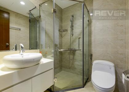 phòng tắm 1 Căn hộ Vinhomes Central Park trung tầng Landmark 1 view nội khu