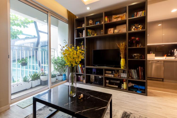 Phòng khách căn hộ The Krista Căn hộ The Krista tầng thấp đầy đủ nội thất, ban công thoáng mát.