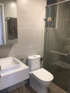 Phòng tắm Happy Residence Căn hộ Happy Residence view thoáng mát, đầy đủ nội thất.