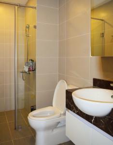 Phòng tắm căn hộ The Gold View Căn hộ The Gold View tầng cao, ban công hướng Tây Nam view thành phố.