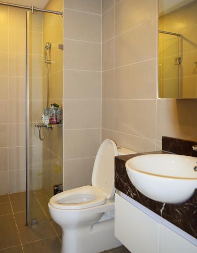 Phòng tắm căn hộ The Gold View Căn hộ The Gold View tầng cao, ban công hướng Tây Nam view thành phố.