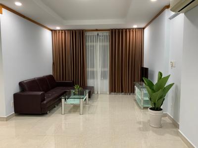 Bán căn hộ Phú Hoàng Anh tầng trung, 3 phòng ngủ, diện tích 230m2, nội thất cơ bản.