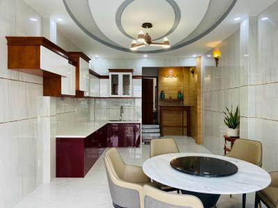 Phòng bếp Nhà phố Q.Gò Vấp hướng Bắc bàn giao đầy đủ nội thất, có sổ hồng riêng.