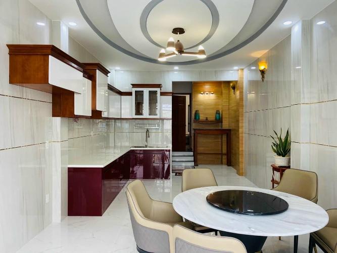 Phòng bếp Nhà phố Q.Gò Vấp hướng Bắc bàn giao đầy đủ nội thất, có sổ hồng riêng.