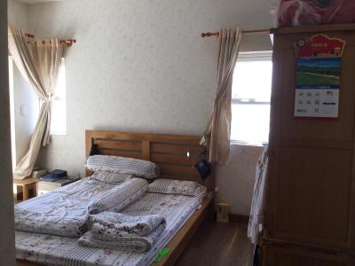 Phòng ngủ Oriental Plaza, Tân Phú Căn hộ Oriental Plaza nội thất cơ bản, ban công hướng Đông Nam.