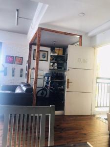 Phòng khách Petroland Quận 2 Căn hộ Petroland tầng 17, đầy đủ nội thất, view thành phố.