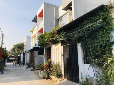 Đường vào  Bán nhà phố đường Đ. Trường Lưu phường Long Trường quận 9, diện tích đất 51m2, sổ hồng đầy đủ