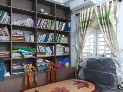 Nhà phố Lâm Thị Hồ quận 12 Nhà phố hướng Nam hẻm oto, sổ hồng riêng, nội thất cơ bản.