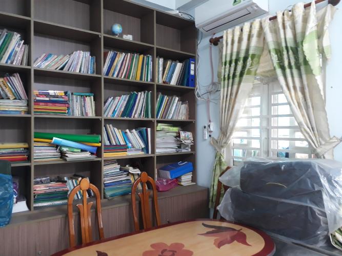 Nhà phố Lâm Thị Hồ quận 12 Nhà phố hướng Nam hẻm oto, sổ hồng riêng, nội thất cơ bản.