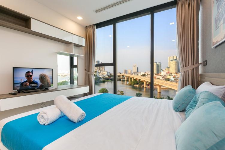 Phòng ngủ Vinhomes Golden River Quận 1 Căn hộ Vinhomes Golden River đầy đủ nội thất, hướng Đông Bắc.