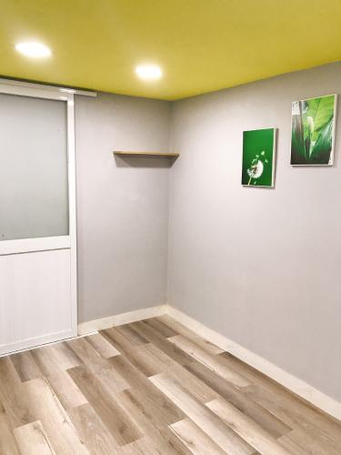 Phòng ngủ nhà phố Quận 7 Nhà phố diện tích sử dụng 30.8m2, có sổ hồng và pháp lý rõ ràng.