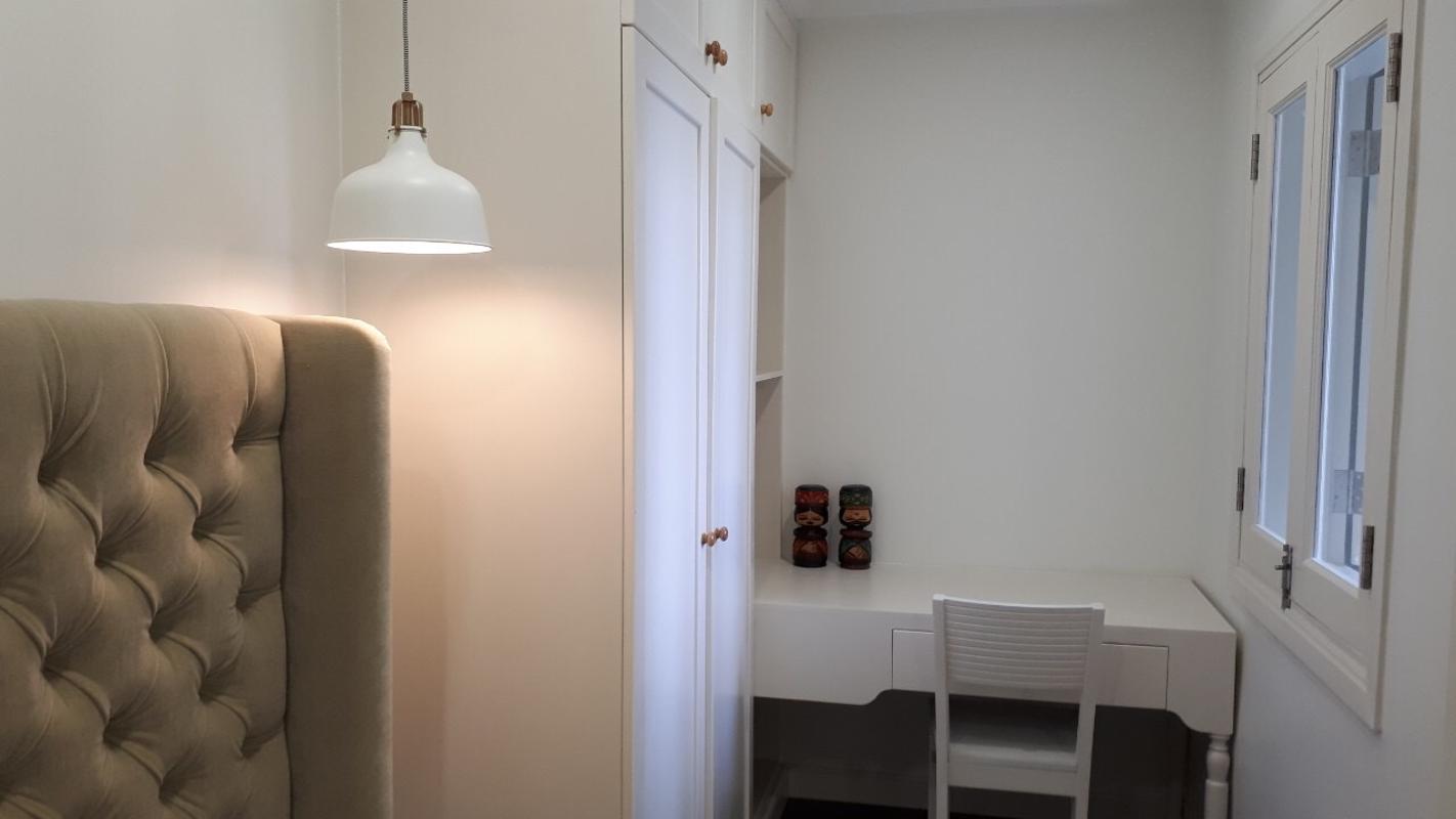 Bàn làm việc Bán căn hộ Vista Verde thuộc tháp Orchird, diện tích 140m2, gồm 4 phòng ngủ, đầy đủ nội thất cao cấp 