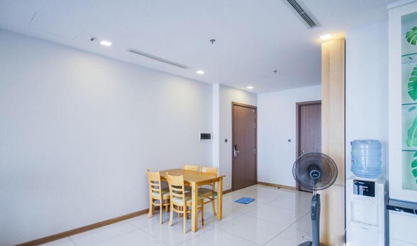 Phòng khách căn hộ Vinhomes Central Park Bán căn hộ 2 phòng ngủ Vinhomes Central Park, đầy đủ nội thất, view thành phố thoáng mát, sổ hồng đầy đủ.