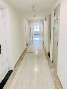 Hành lang căn hộ Moonlight Boulevard  Căn hộ Moonlight Boulevard bàn giao kèm nội thất.