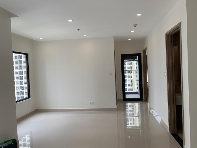 Nội thất cơ bản phòng khách Căn hộ Vinhomes Grand Park tầng 12, view nội khu hồ bơi