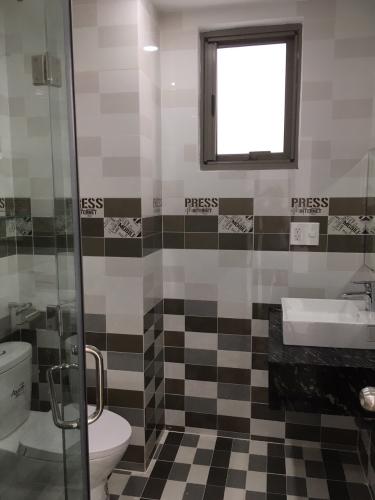 Nhà tắm căn hộ Saigon South Residence Cho thuê căn hộ view nội khu, nội thất cơ bản Saigon South Residence.