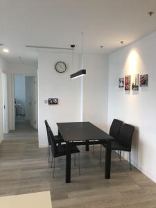 5ed9a1b05738b066e929 Bán căn hộ Vinhomes Central Park 2PN, diện tích 84m2, đầy đủ nội thất, view thành phố